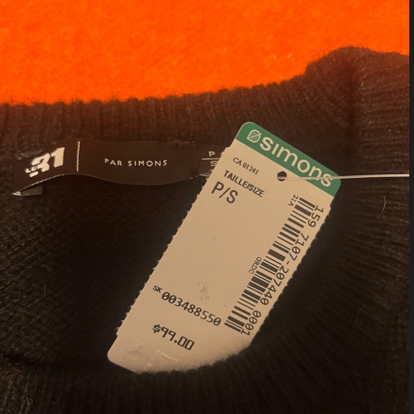 Wool blend black, blue and red floral jacquard sweater NWT - Picture 5 of 10